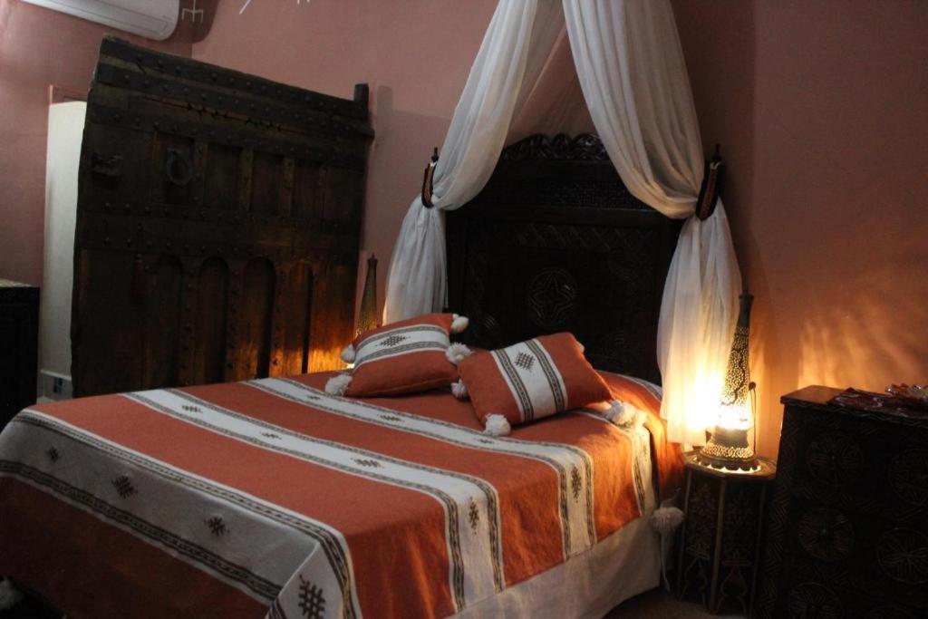 Riad Des Mile Nuits Villa Маракеш Екстериор снимка